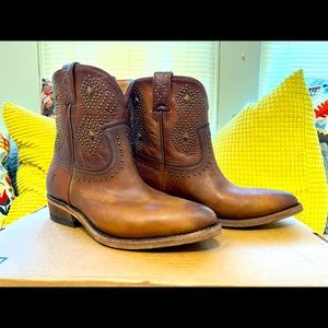 Frye studded boots 7 1/2 new without box